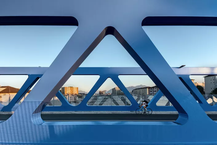 architecture_pont_bleu_renens_cycliste