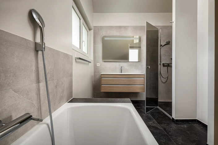 immobilier_appartement_salle_de_bain_wc_baignoire_douche