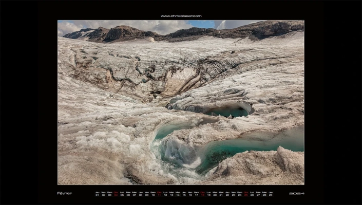 Rivière et moulin en surface du glacier de la Plaine Morte